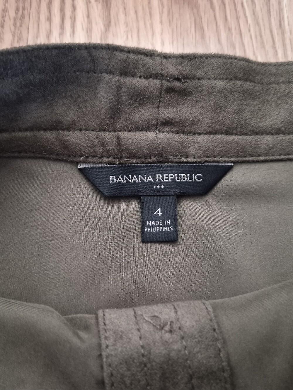 Banana Republic Women's Green Skirt - Picture 2 of 6